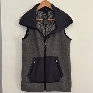 Under Armour Men's Grey and Black Sleeveless Zip Vest